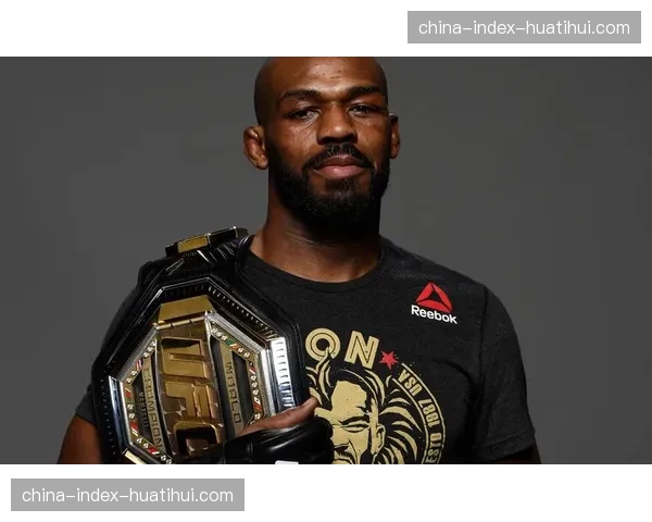 “骨头”琼斯社交媒体暗示将于年底退役